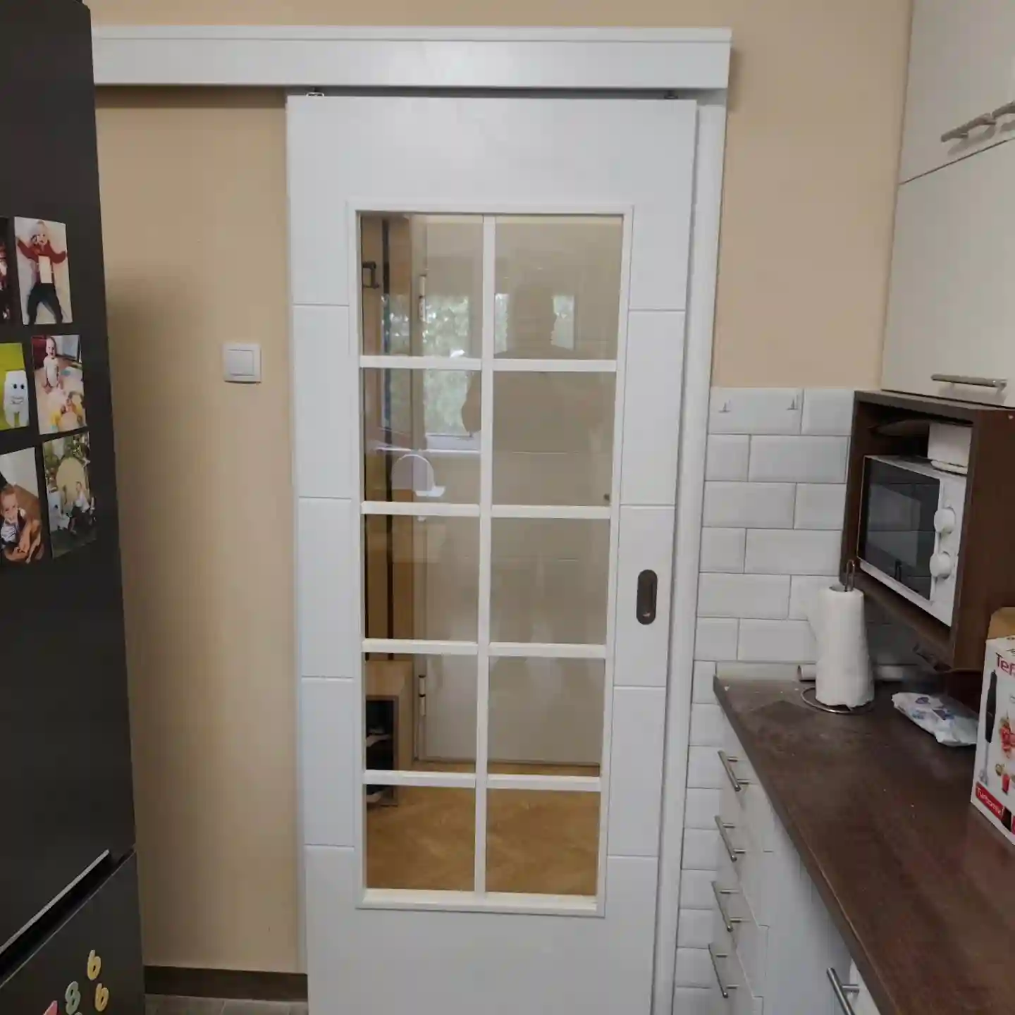 bela klizna vrata sa štokom