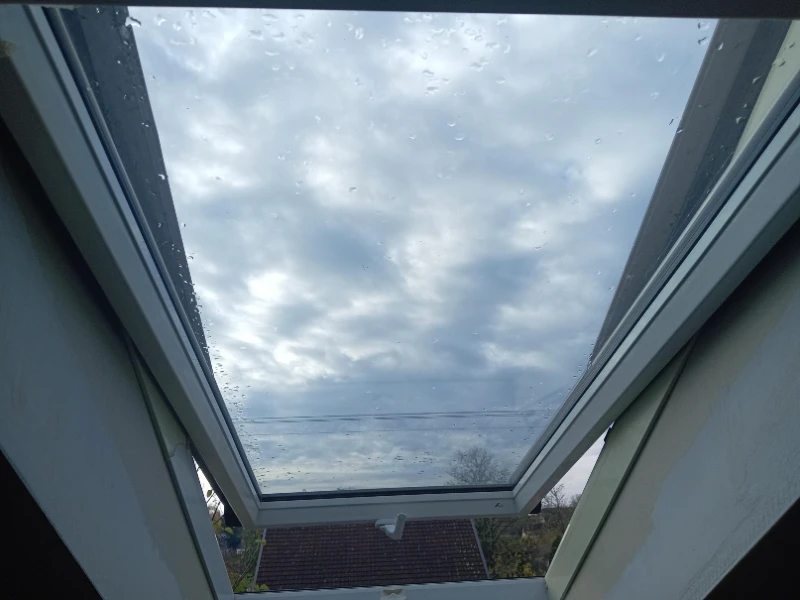 Krovni prozor marke Roto.