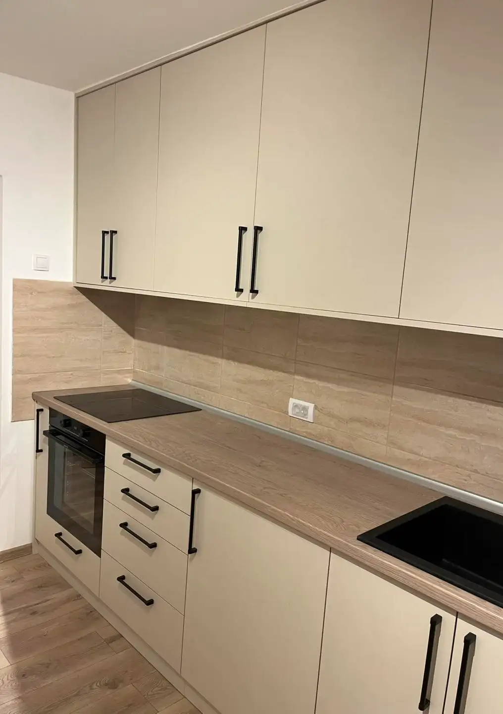 Kuhinja sa ostrvom po meri Novi Sad