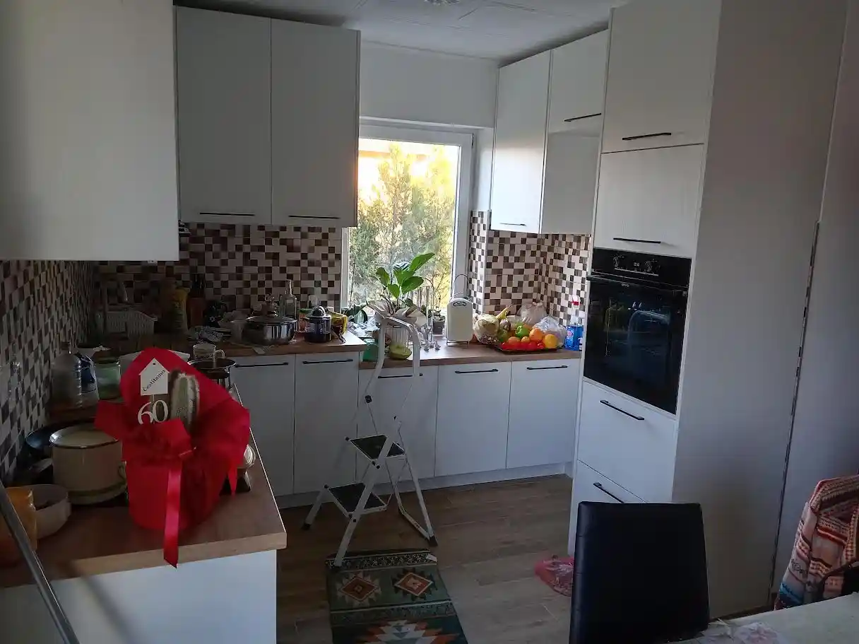 medijapan bela kuhinja po meri 2026