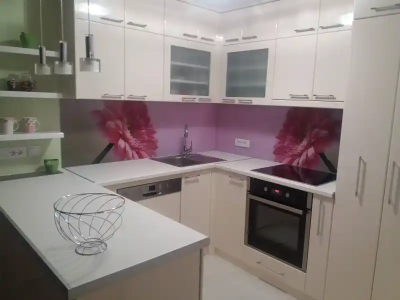 Premium farbana kuhinja po meri Novi Sad.