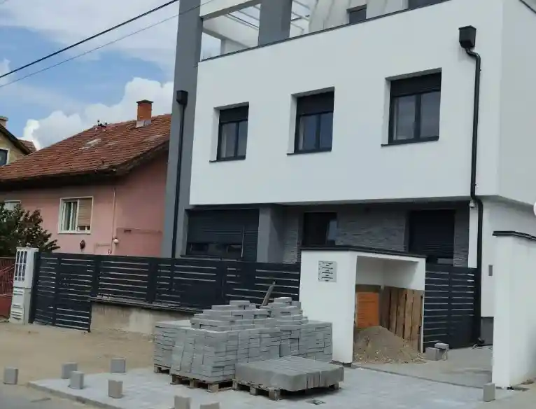 Rollo Erkanović – Aluminijumska Stolarija po Meri za Beograd i Okolinu – hero slika