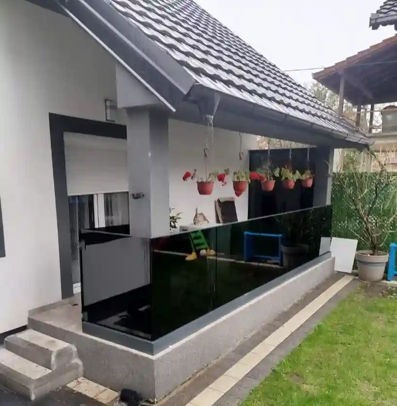 staklena ograda terasa kuća veternik novi sad