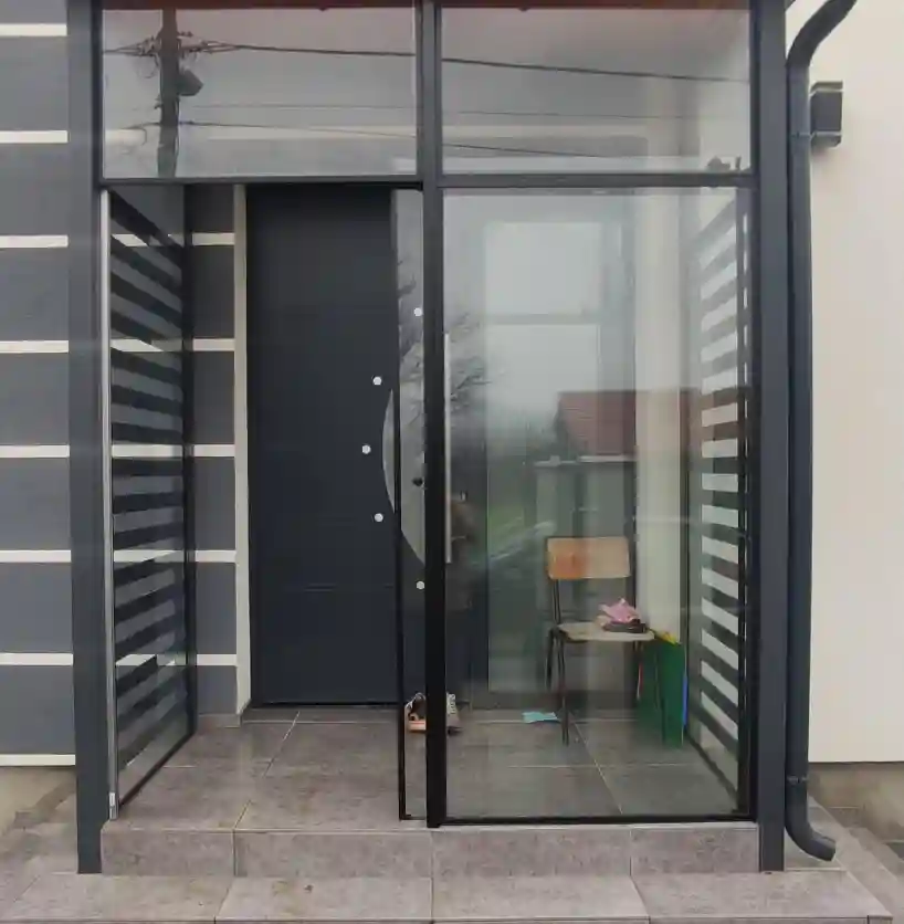 zastakljivanje ulaza kuće